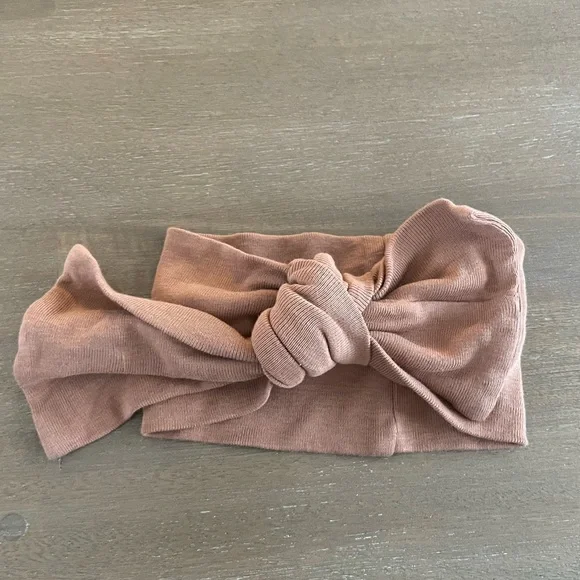 🎀  5 for $30 Kate Quinn Matching Set - Bodysuit, Bow and Bib 3-6M - Picture 4 of 5